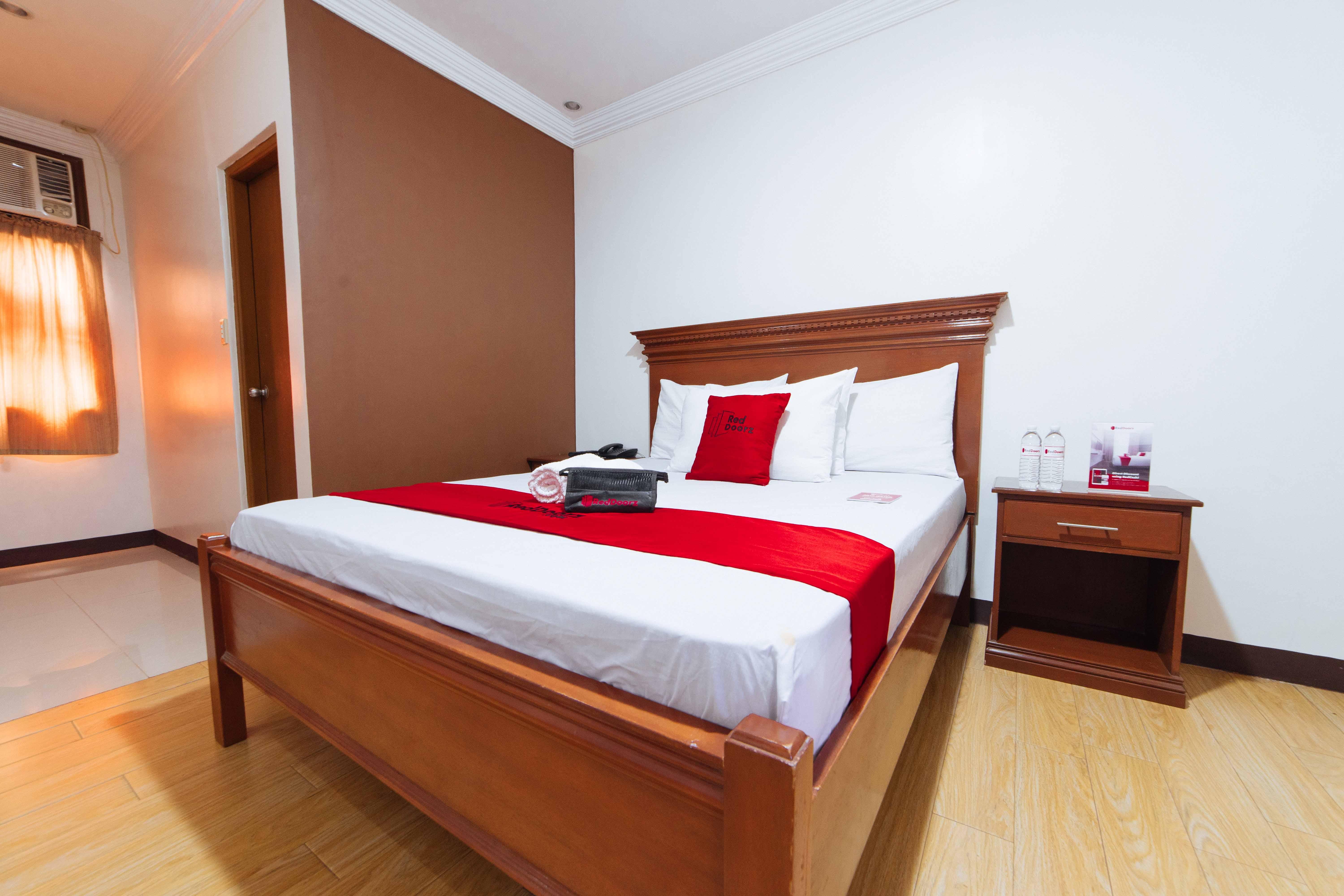 Reddoorz Plus @ Starhomes Olivianville Tarlac City Экстерьер фото