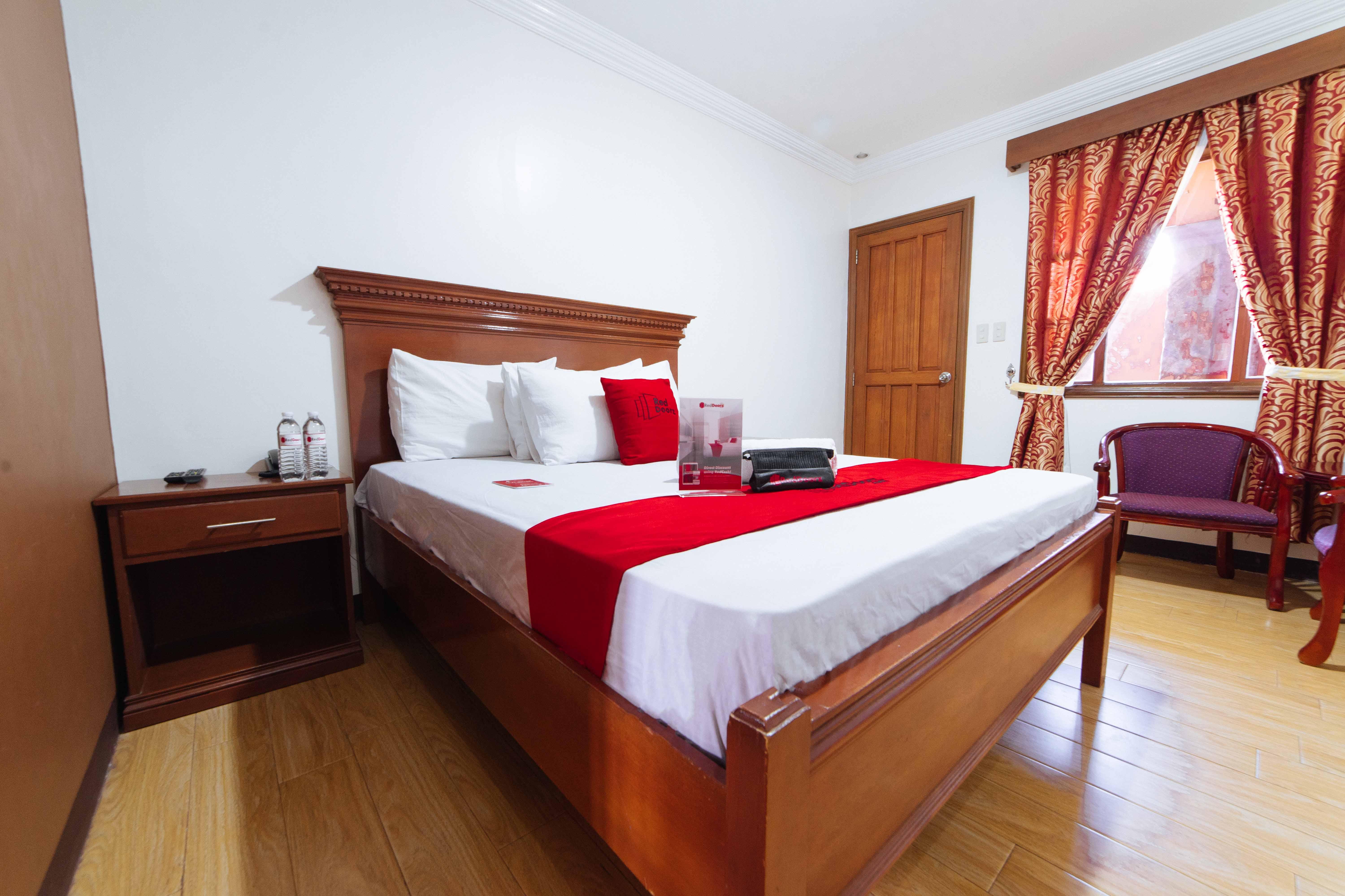 Reddoorz Plus @ Starhomes Olivianville Tarlac City Экстерьер фото
