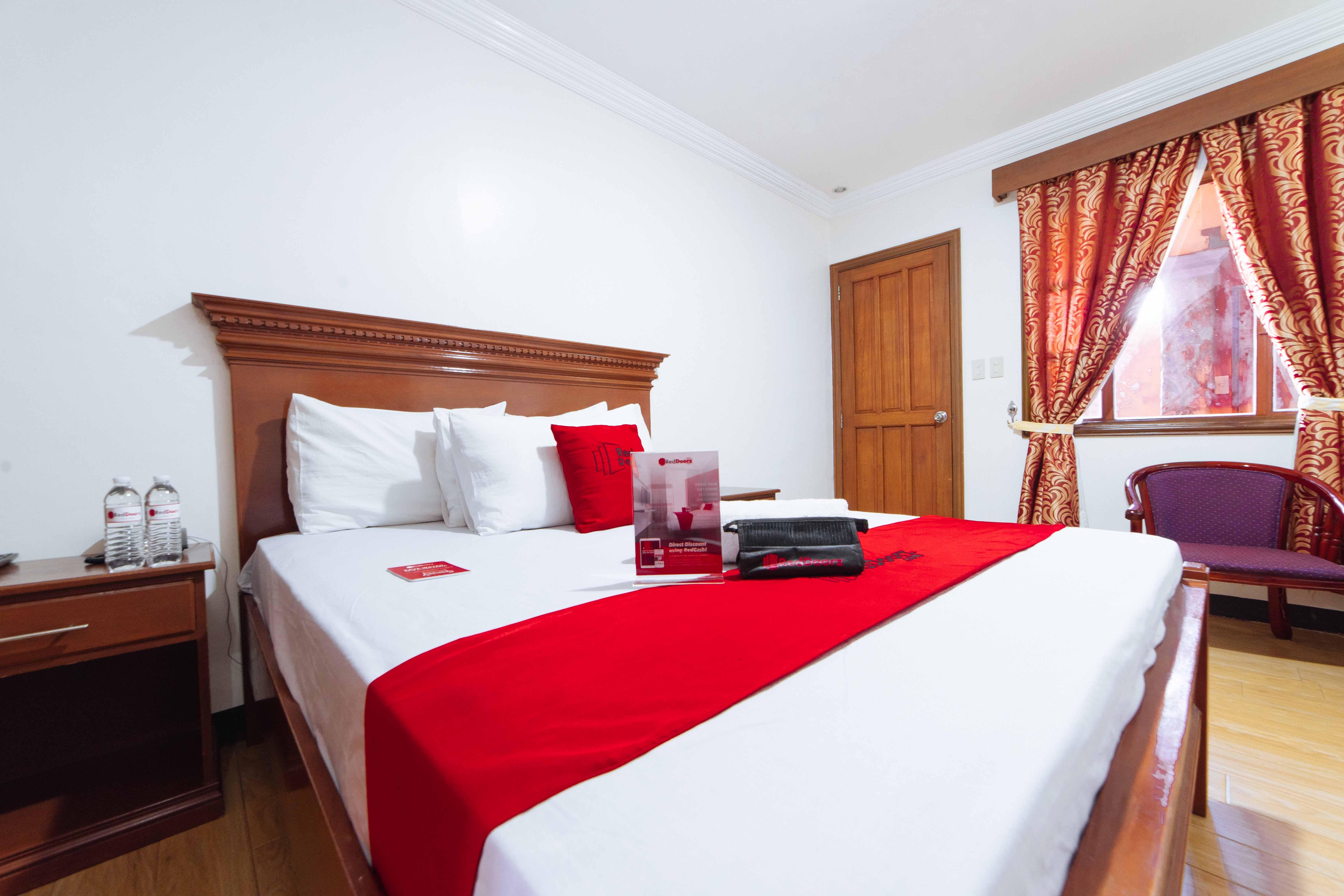 Reddoorz Plus @ Starhomes Olivianville Tarlac City Экстерьер фото