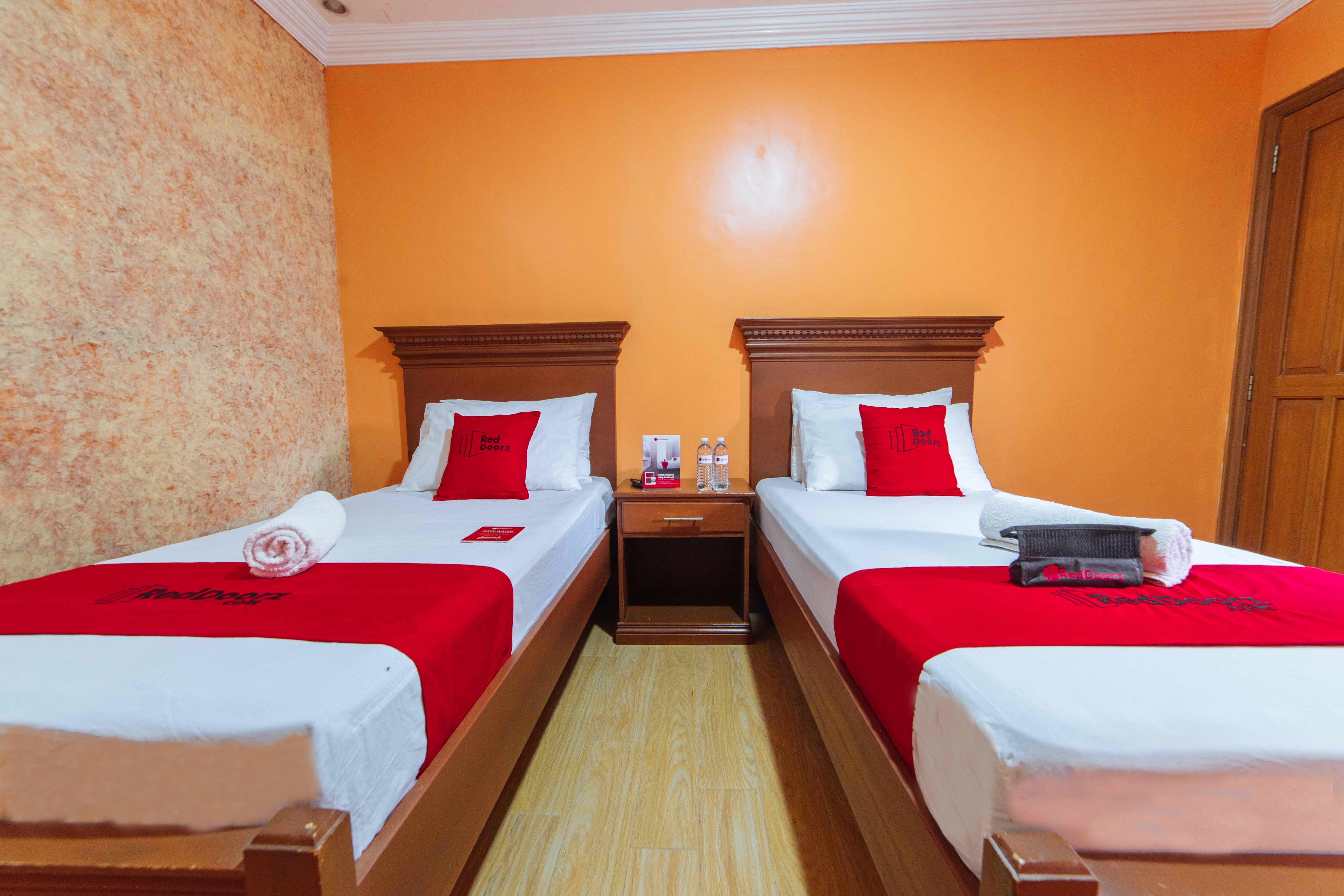 Reddoorz Plus @ Starhomes Olivianville Tarlac City Экстерьер фото