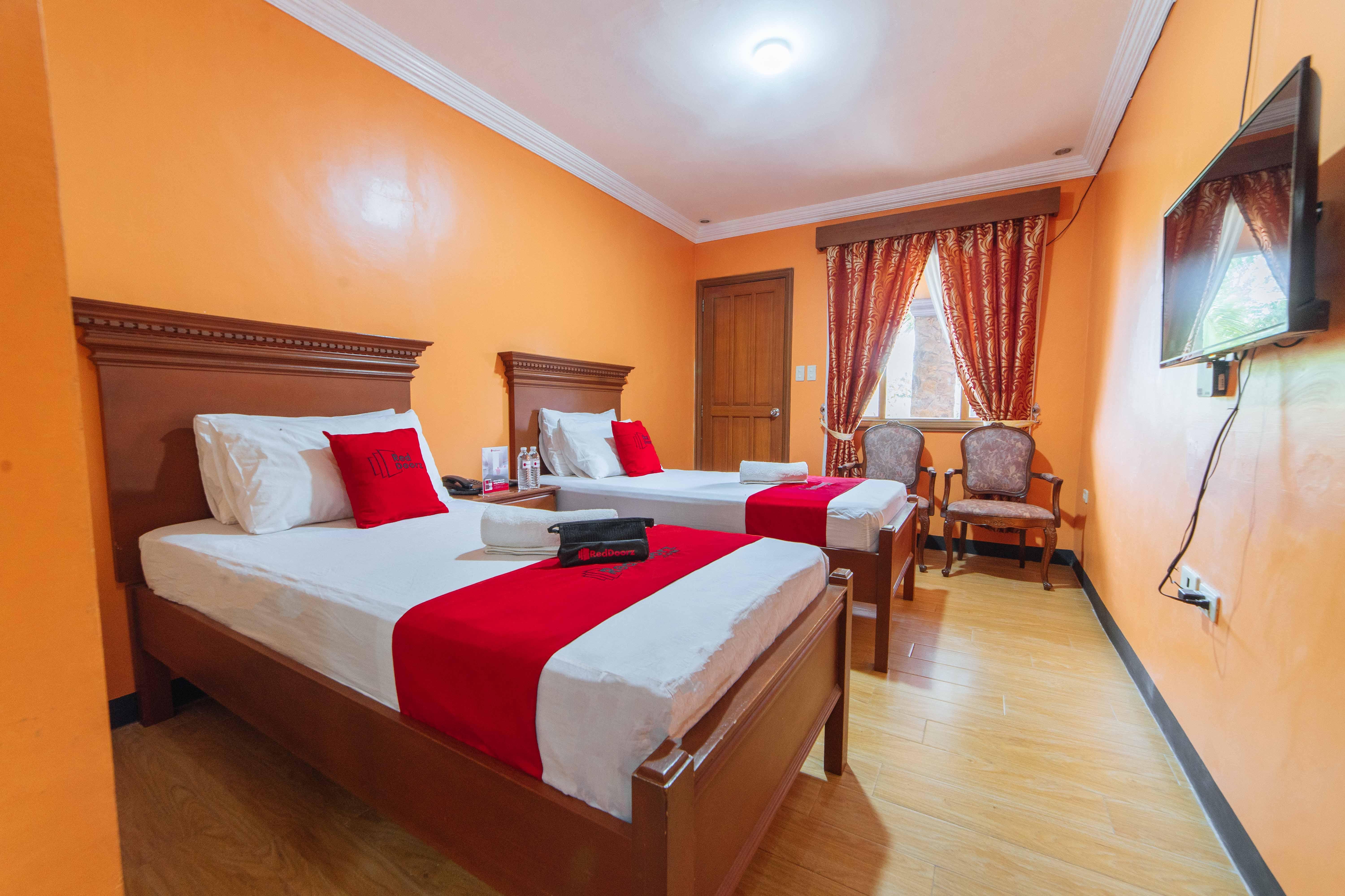 Reddoorz Plus @ Starhomes Olivianville Tarlac City Экстерьер фото