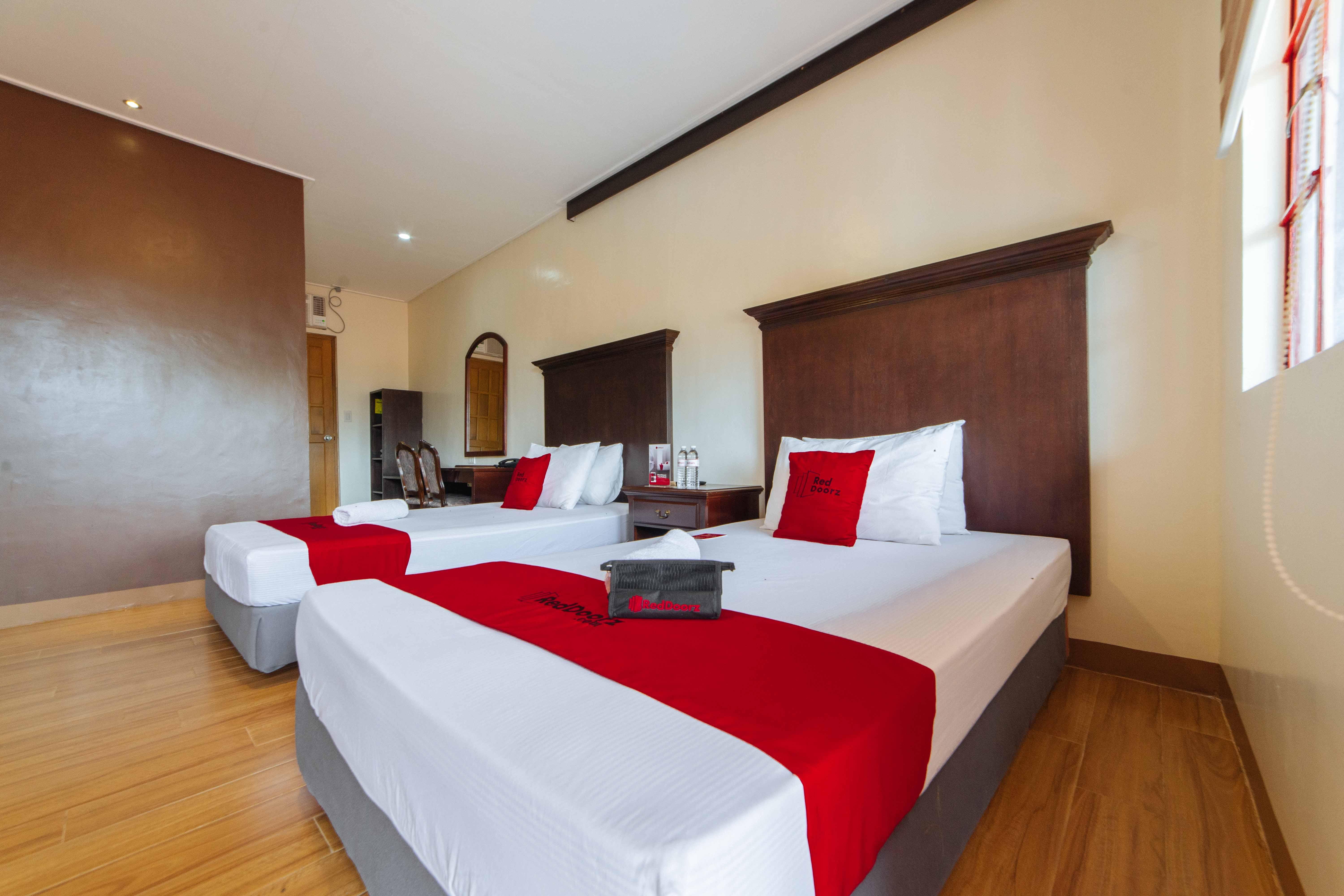 Reddoorz Plus @ Starhomes Olivianville Tarlac City Экстерьер фото