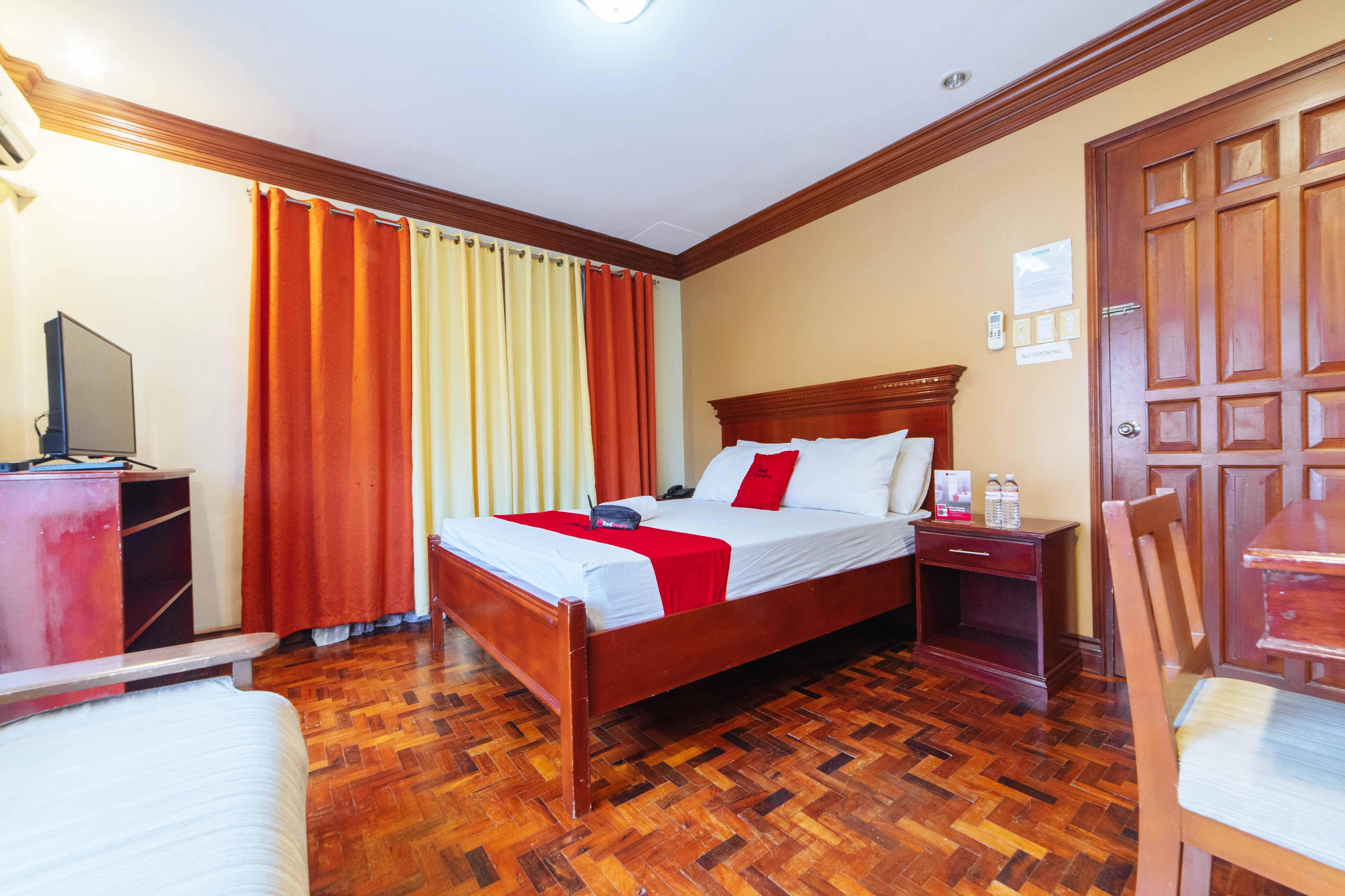Reddoorz Plus @ Starhomes Olivianville Tarlac City Экстерьер фото