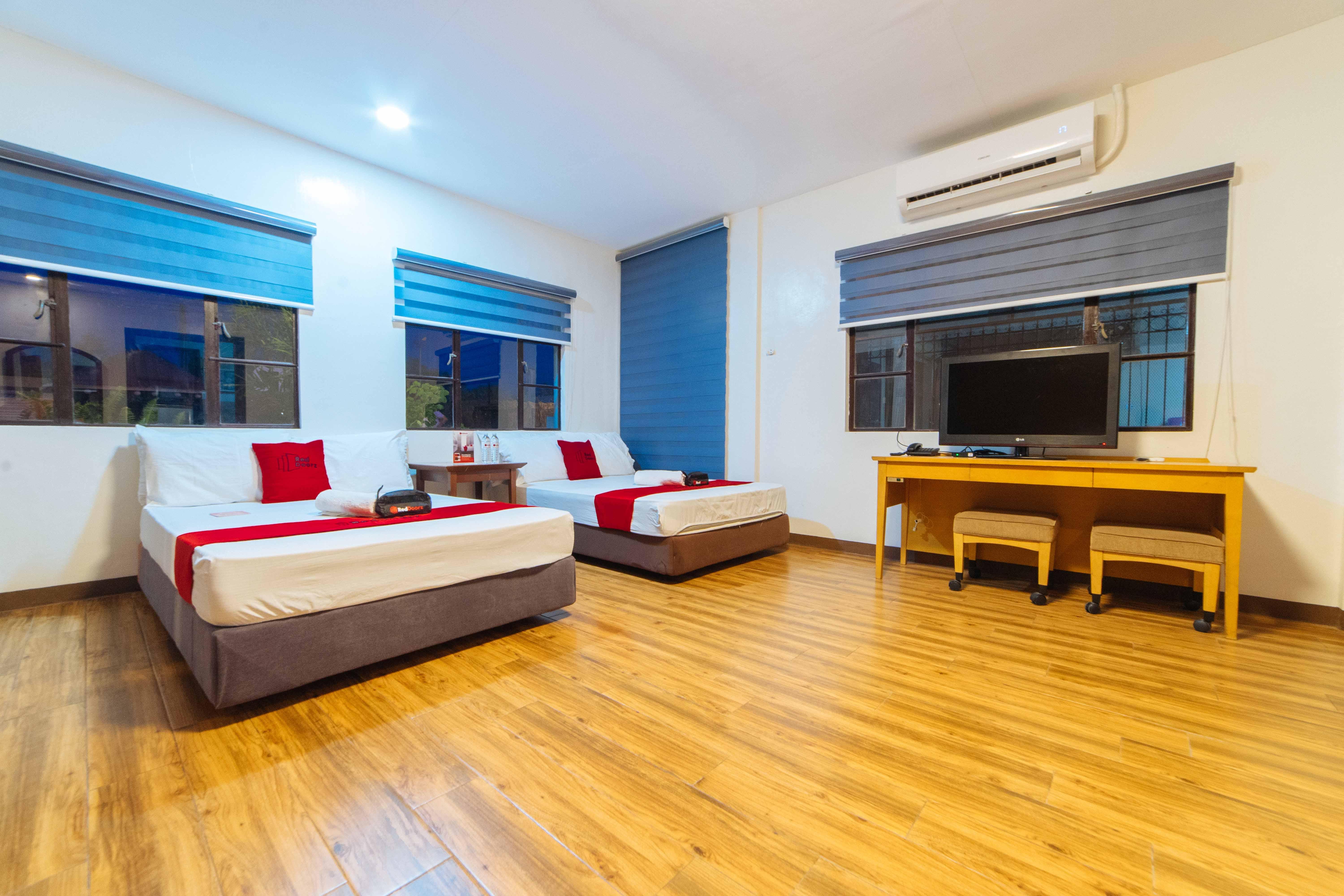 Reddoorz Plus @ Starhomes Olivianville Tarlac City Экстерьер фото