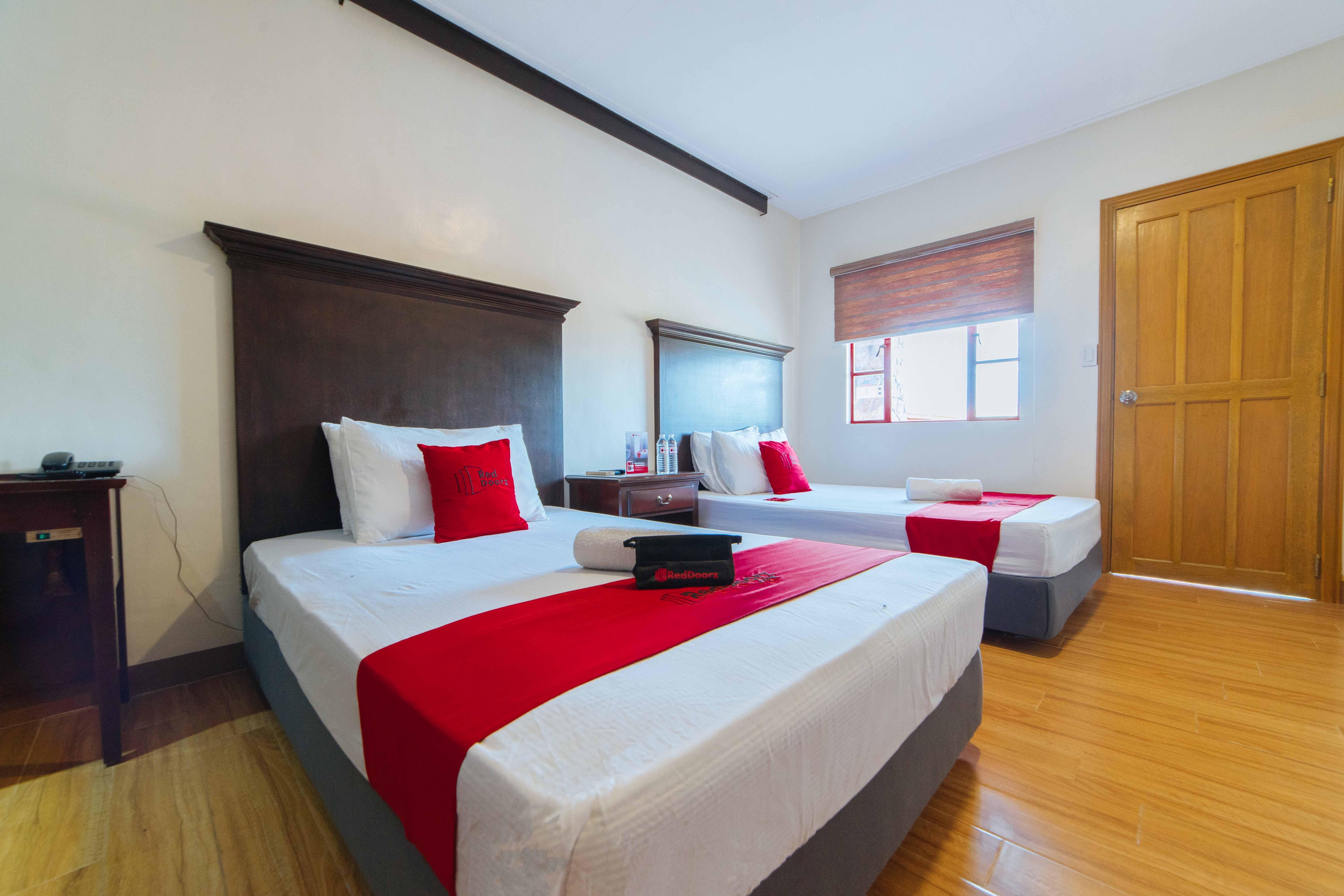 Reddoorz Plus @ Starhomes Olivianville Tarlac City Экстерьер фото