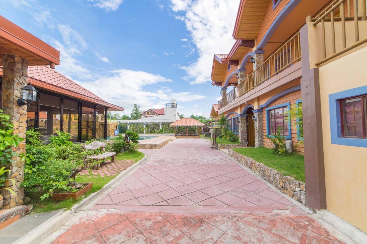 Reddoorz Plus @ Starhomes Olivianville Tarlac City Экстерьер фото