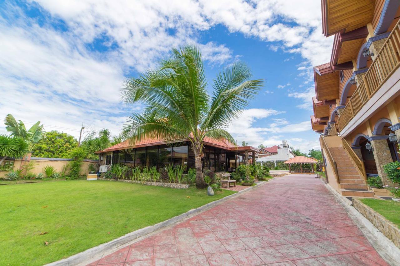 Reddoorz Plus @ Starhomes Olivianville Tarlac City Экстерьер фото