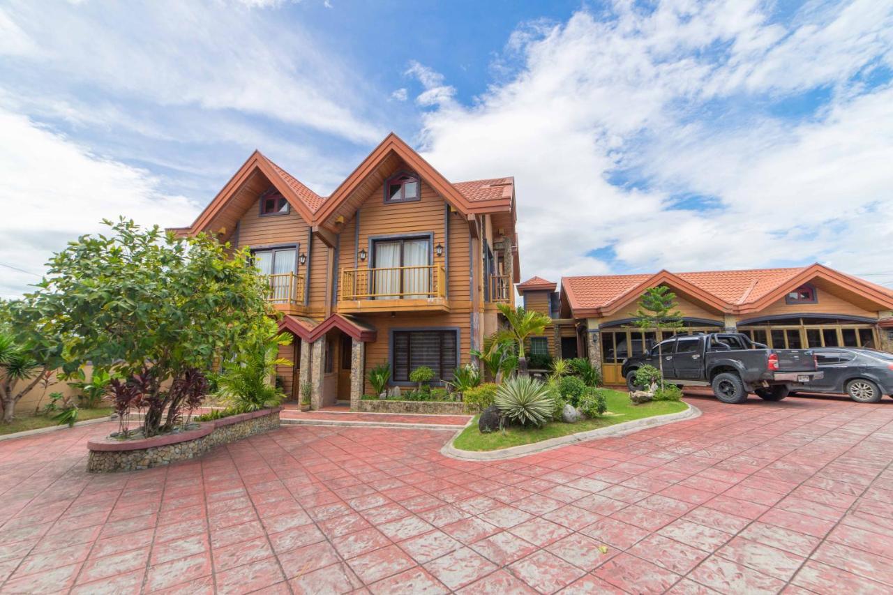Reddoorz Plus @ Starhomes Olivianville Tarlac City Экстерьер фото