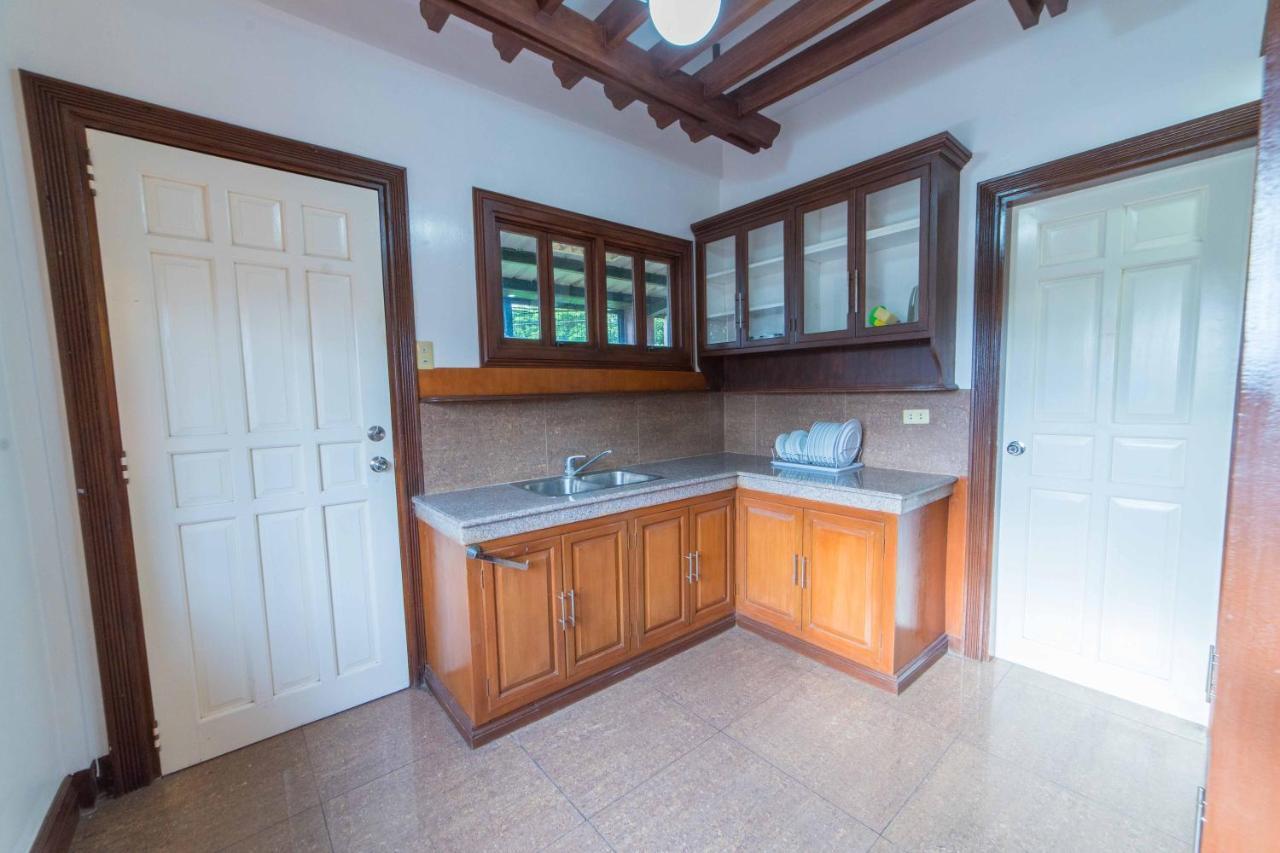 Reddoorz Plus @ Starhomes Olivianville Tarlac City Экстерьер фото